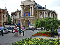 Teatro di Odessa  e ragazzi in festa  (pip)