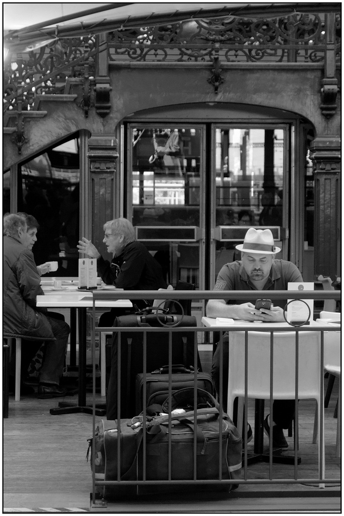 L'homme au chapeau blanc