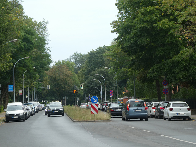 Lichterfelder Allee in Teltow in Höhe Diako, Blick in Richtung Ost