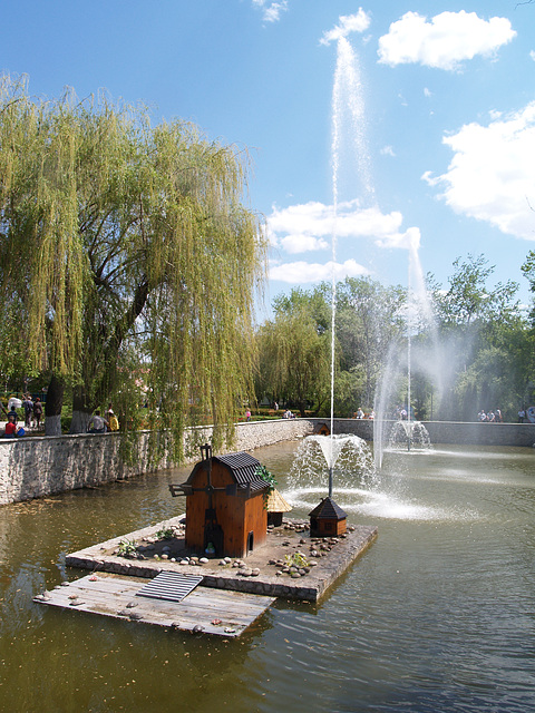 Миргород, Фонтаны в зоне отдыха / Mirgorod, Fountains in the Park