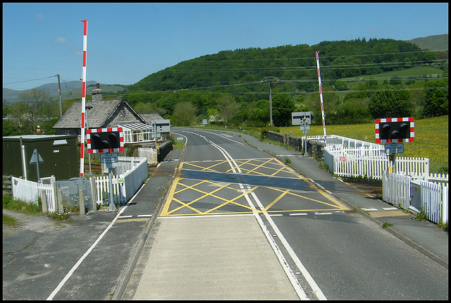 Staveley level crossing