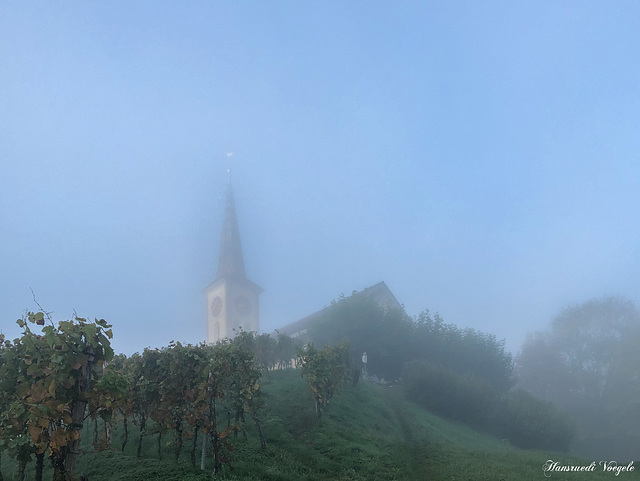 Kirche von Buchberg im Morgen Nebel