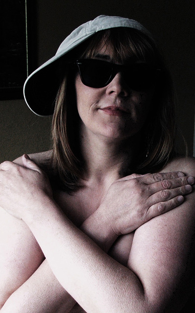 Lady J. / A sexy hatter with her sunglasses on !