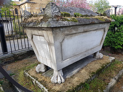 st john's church, hackney, london , early c19 tomb with lion's paws (1)
