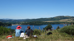 Face au lac d'Issarles