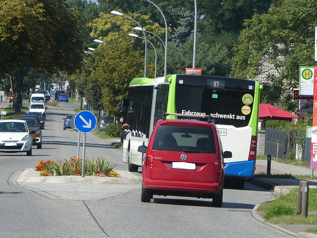 Teltow, Mahlower Straße. Bushaltestelle Mozartstraße (stadteinwärts)