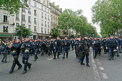 Dans le groupe, il existe une policière heureuse d'aller travailler !