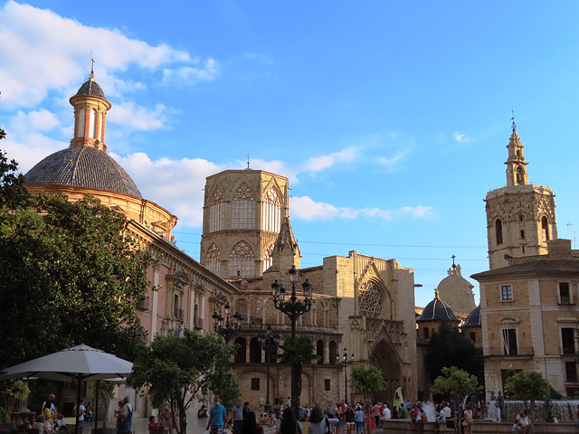 Valencia: plaza de la Virgen, 2