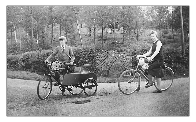 Percy Pritchard with wife & child on bicycles