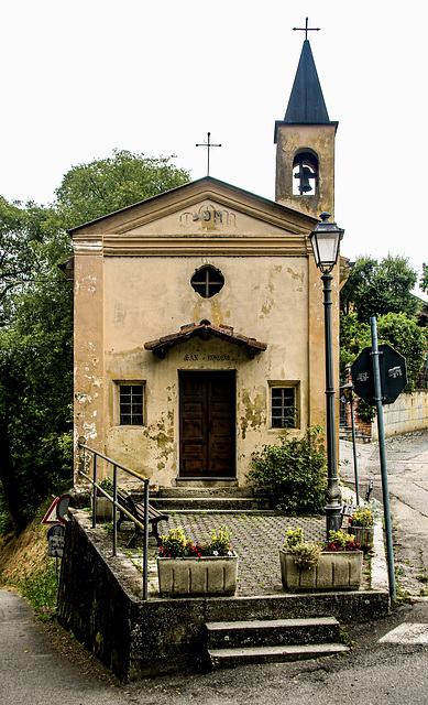 Piemont: Ein Kirchlein am Wegesrand