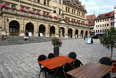 Rothenburg ob der Tauber - Der Marktplatz und das Rathaus mit seinen berühmten Arkaden