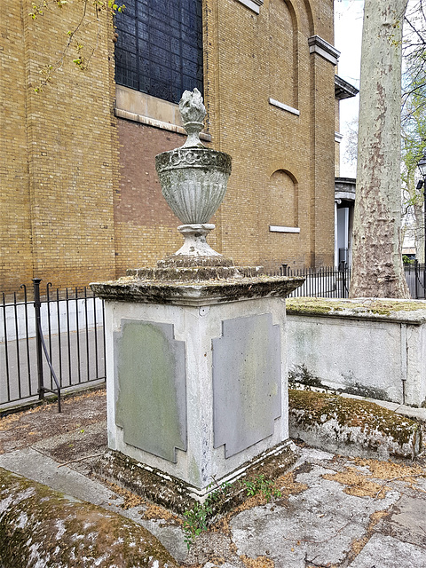 st john's church, hackney, london, c19 flaming urn tomb of rev. jelinger symons +1810 (3)