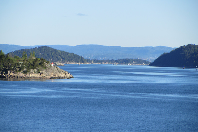 Heading up the fjord toward Oslo