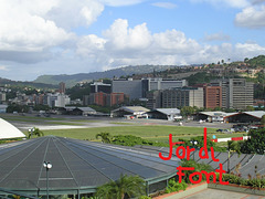 Base aèria de La Carlota-Caracas-Veneçuela. Des del Centre Comercial Sambil de Chacao