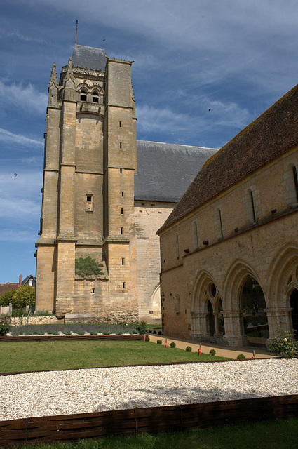 Tour Chamborant de l'abbaye de Massay