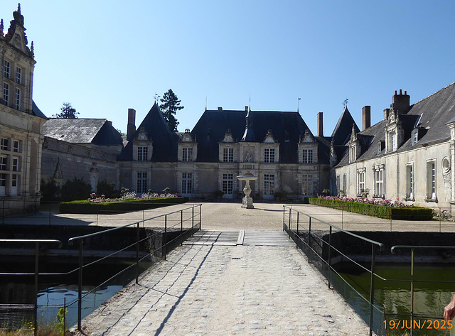 château de VILLESAVIN Loir et Cher 2/3