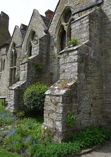 Stepped buttresses