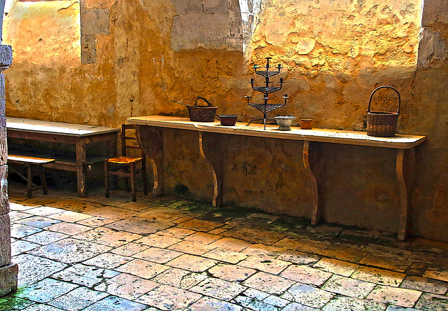 Cave voûtée du XVI e siècle  . Château de La Ferté-Saint-Aubin