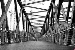 Über die Magdeburger Brücke zur Großbaustelle Überseequartier, Hamburg
