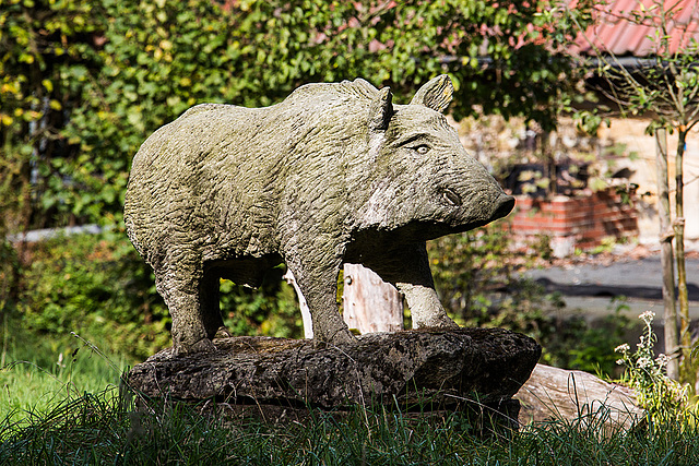 20140928 5551VRAw [D~SHG] Wildschwein-Skulptur, Paschenburg/Pagenburg, Rinteln, Schaumburg