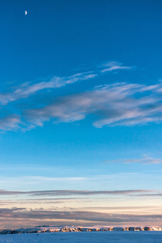 Moon over Nordkapp