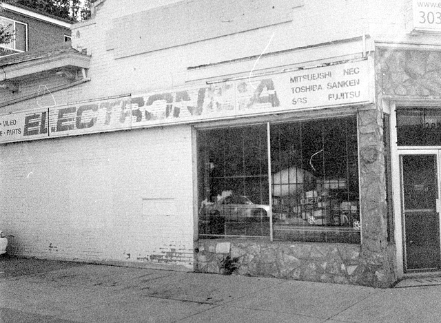 Defunct electronics store