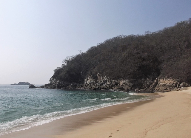 Rivage de plage tranquille....  Quiet beach ....