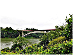En randonnée : vue vers le pont Chateaubriand