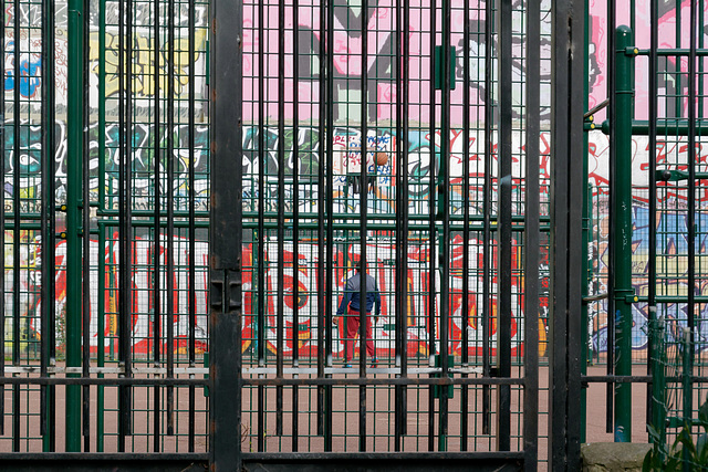 Basket-ball en cage