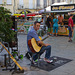 Guitariste  au marché de Nyons (pendant la canicule...).