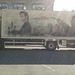 Le camion de livraison d'Alexandre Dumas et HFF à droite.