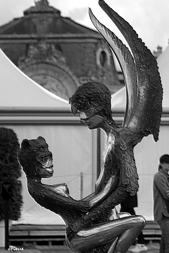 Statue suggestive