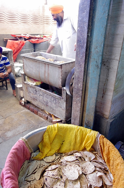 Gurudwara Sis Ganj Sahib - chapati machine