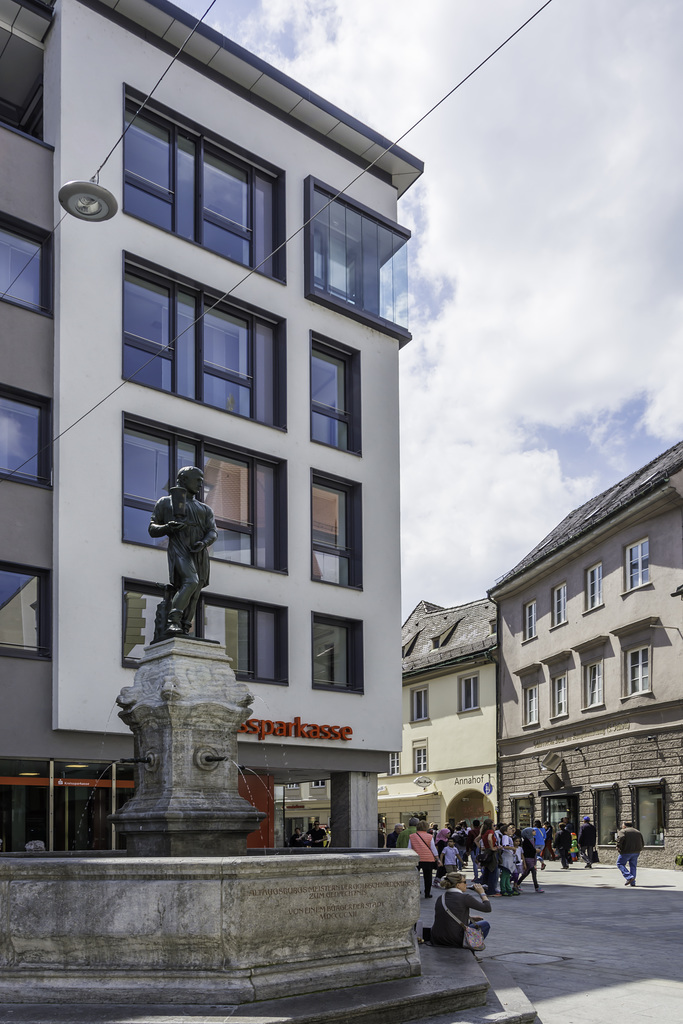 Goldschmiedebrunnen am Martin-Luther-Platz