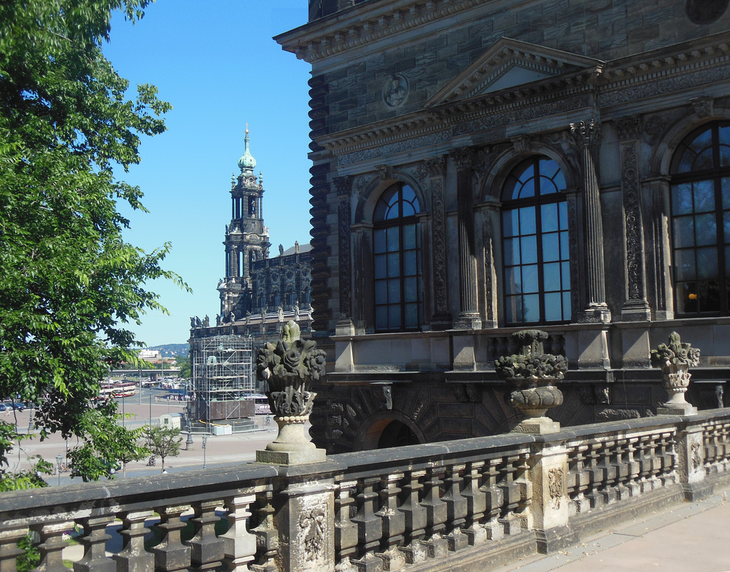 509 Blick zur Dresdner Kathedrale