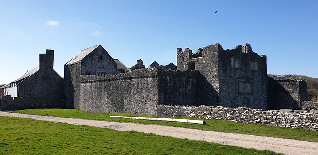 Old Beaupre Castle