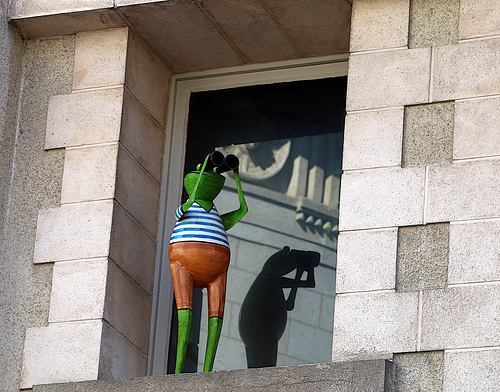 Ils sont parmi nous , ils nous observent , Juju en a vu un ce midi à Orléans .