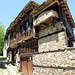 Typisches Haus in Dolen/Bulgarien (man beachte den Backofen im Obergeschoss)