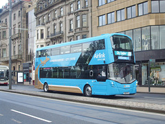 DSCF7342 Lothian Buses 437 (SA15 VTT) in Edinburgh - 8 May 2017