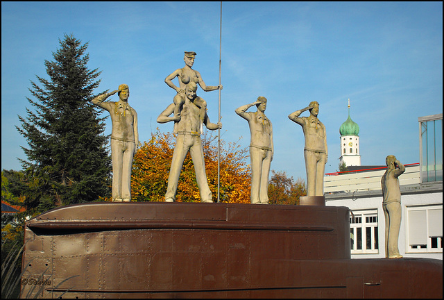 "Der Traum eines Seemanns" oder "Das Rudolf-Scharping-Denkmal" von Peter Lenk