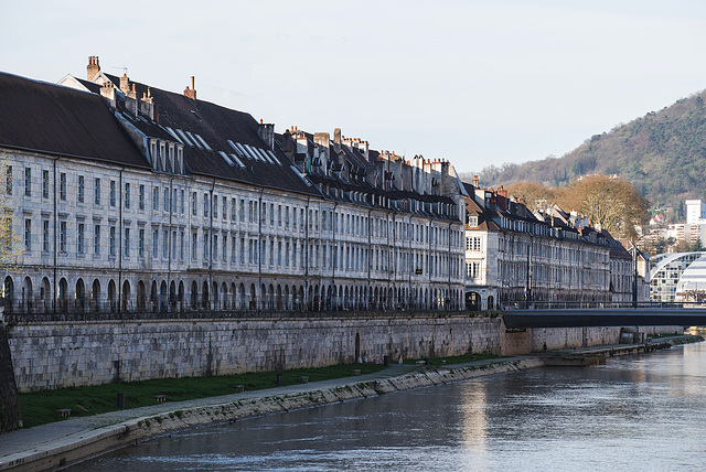 BESANCON: Le quai Vauban.