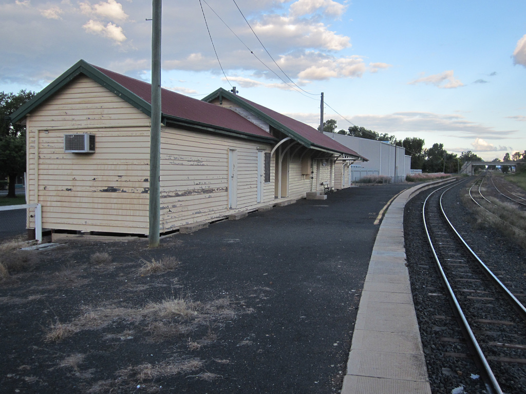 Chinchilla station 0417 2326