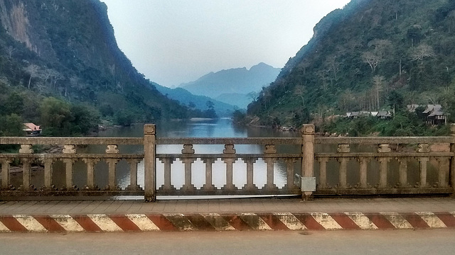 Pont et clôture / Bridge and fence...... (Laos)