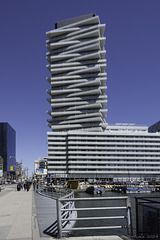 Queens Quay W - Yonge St (© Buelipix)