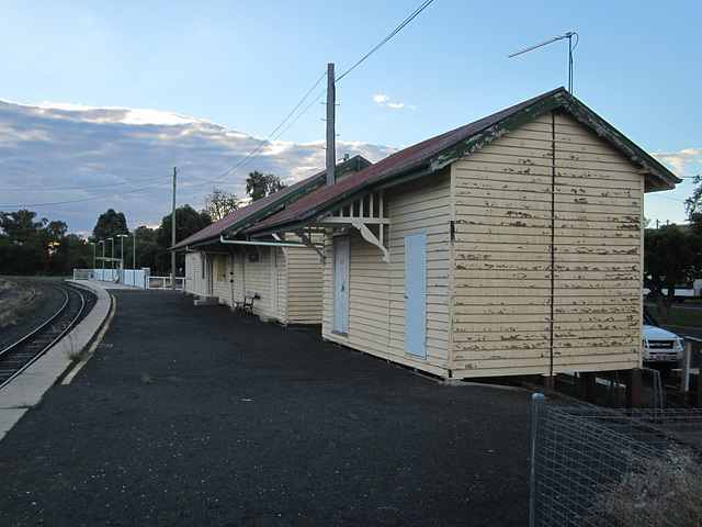 Chinchilla station 0417 2329