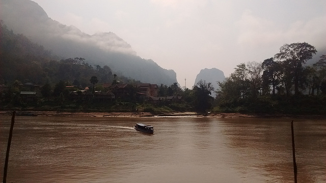 Traversée paisible.....(Laos)