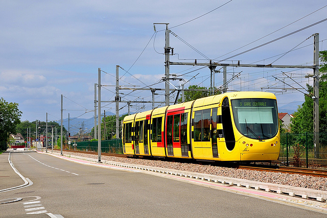 Citadis au bord des voies SNCF