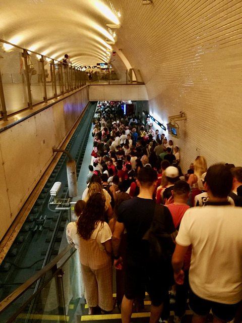 Lisbon 2018 – Busy metro