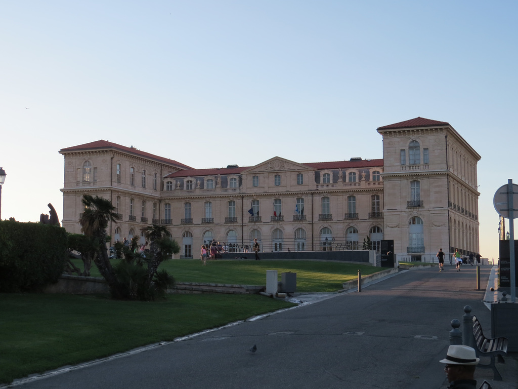 Palais du Pharo, 2.