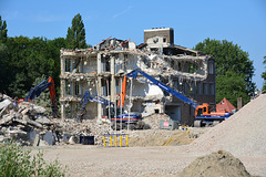 Demolition of the former Clusius Laboratory